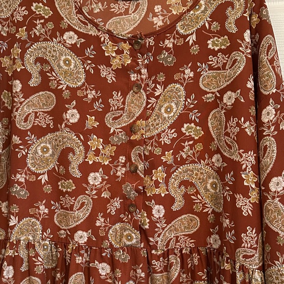 Elegant Paisley Long Sleeve Dress - Picture 4 of 5